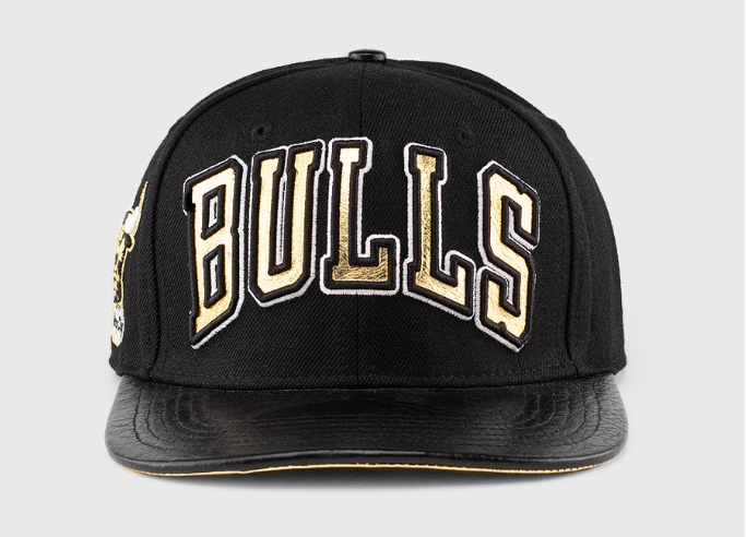 chicago-bulls-pro-standard-hat-black-gold-2