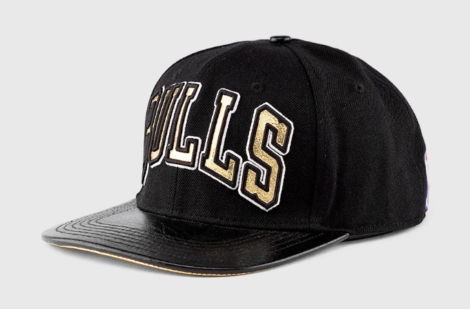 chicago-bulls-pro-standard-hat-black-gold-3