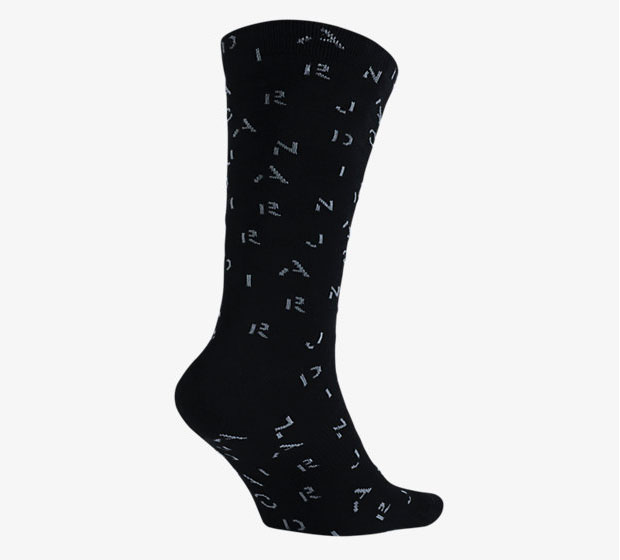 air-jordan-5-black-metallic-socks-2
