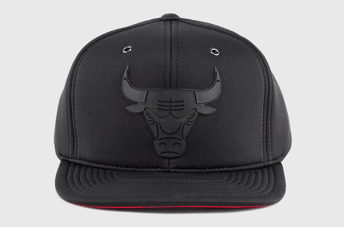 air-jordan-12-black-neoprene-bulls-hat-2
