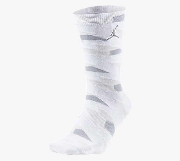 air-jordan-7-pure-money-socks-white-1