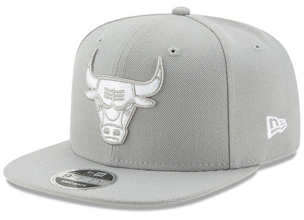 jordan-13-low-pure-platinum-bulls-hat-grey-new-era-1