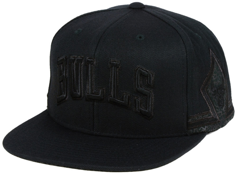 air-jordan-11-cap-and-gown-bulls-black-hat-2