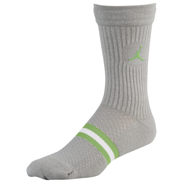 air-jordan-3-chlorophyll-tinker-socks