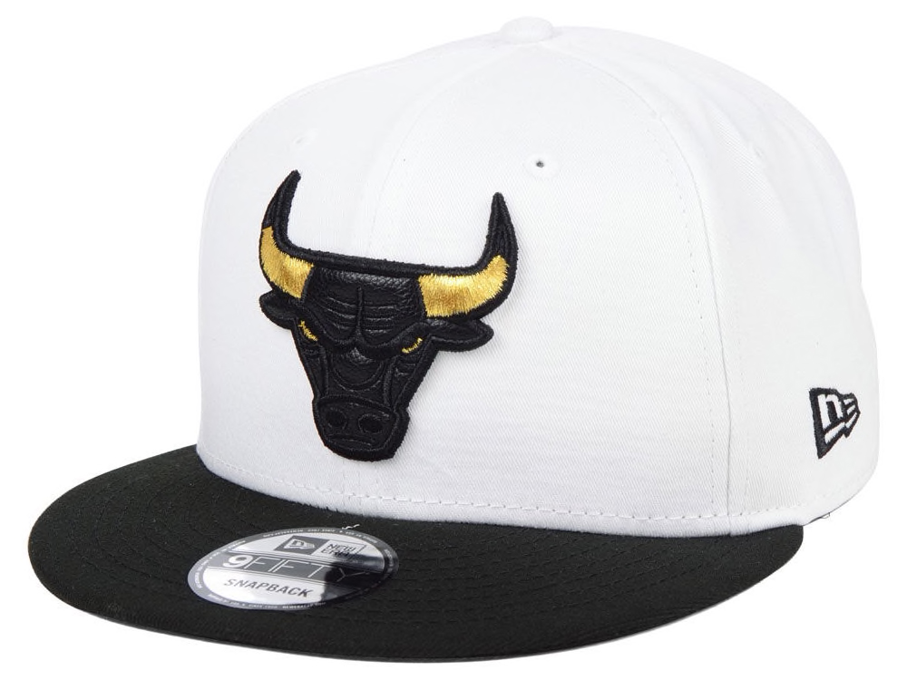 jordan-1-mid-black-gold-patent-bulls-hat-match-1