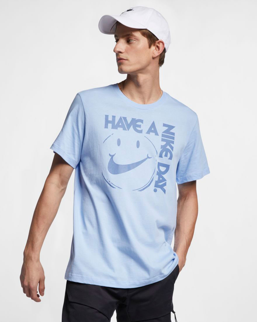 have a nike day shirt black