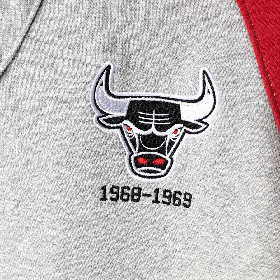 jordan-4-bred-bulls-sweatshirt-match-4