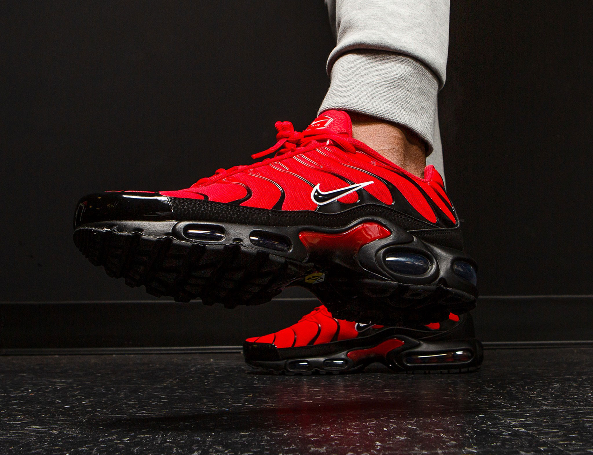 air max 9 university red on feet
