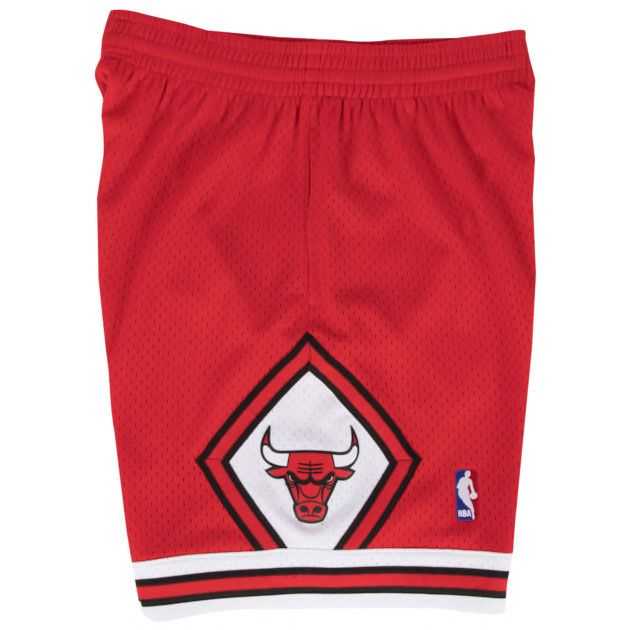 jordan-retro-3-red-cement-chicago-bulls-shorts-2