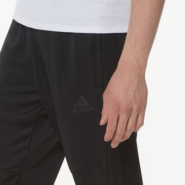 yeezy-boost-700-black-matching-pants-2