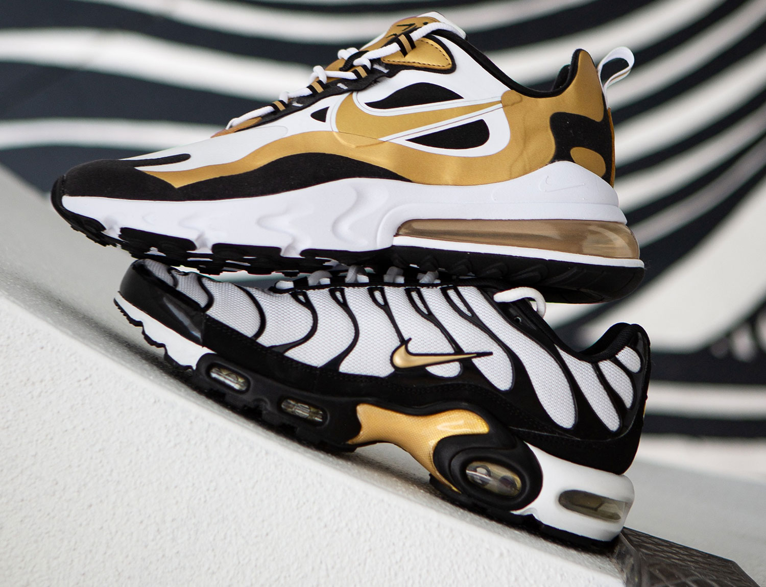 nike-air-max-metallic-gold-sneakers