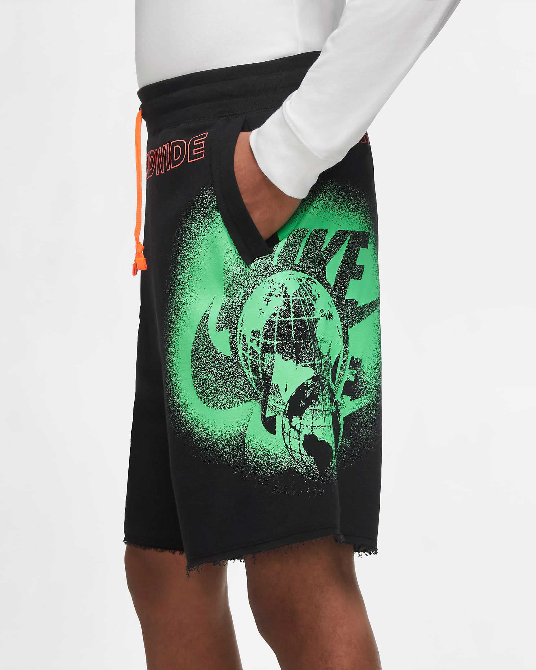 nike-sportswear-worldwide-alumni-shorts-black-green-3