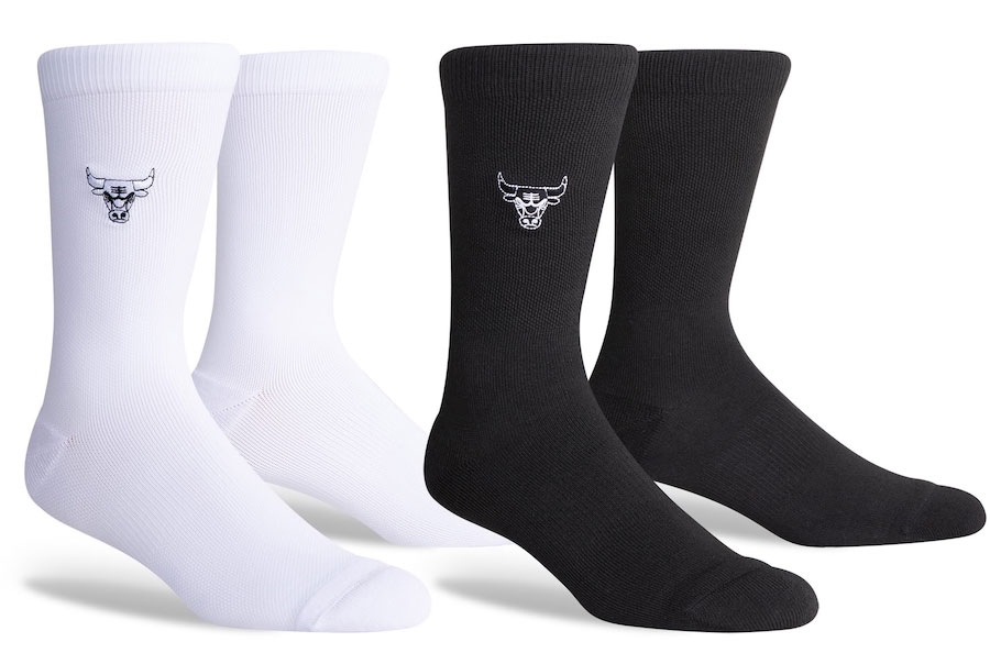 air-jordan-11-jubilee-black-white-bulls-socks