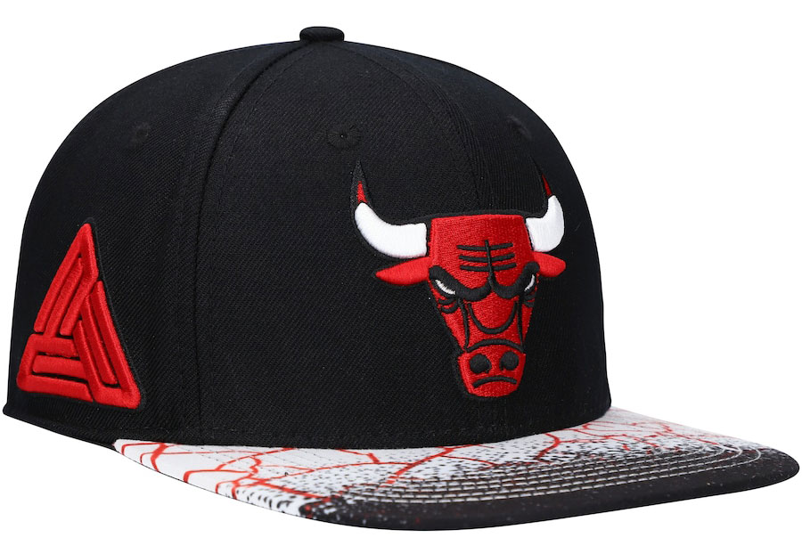 chicago-bulls-black-pyramid-pro-standard-hat