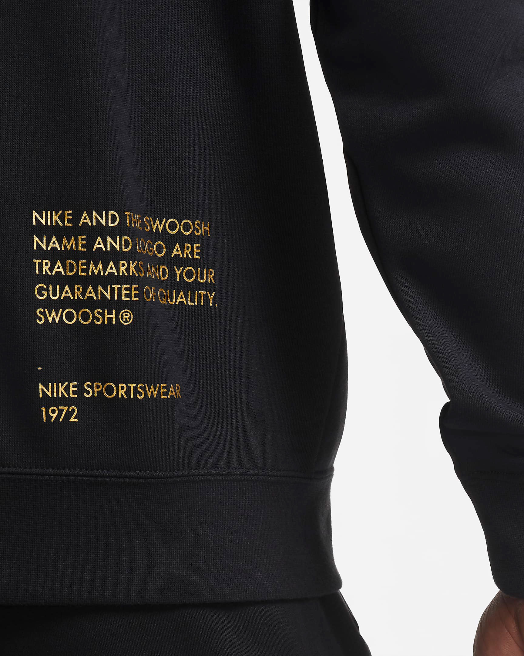 nike-sportswear-swoosh-hoodie-black-metallic-gold-5