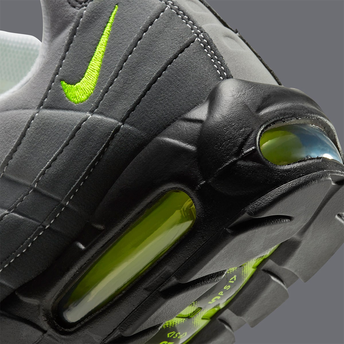 Nike-Air-Max-95-OG-Neon-CT1689-001-7