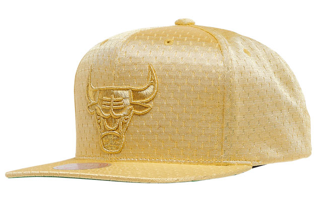 jordan-1-metallic-gold-bulls-hat-1