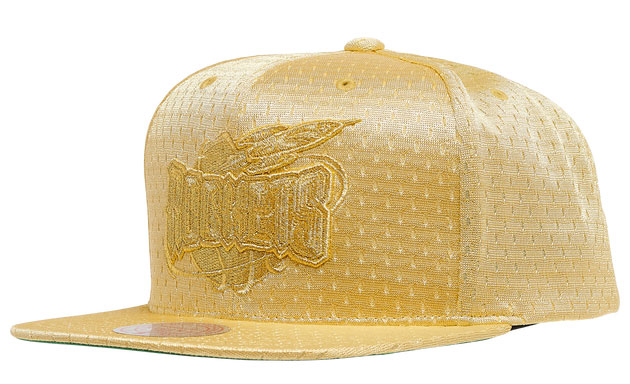jordan-1-metallic-gold-rockets-hat