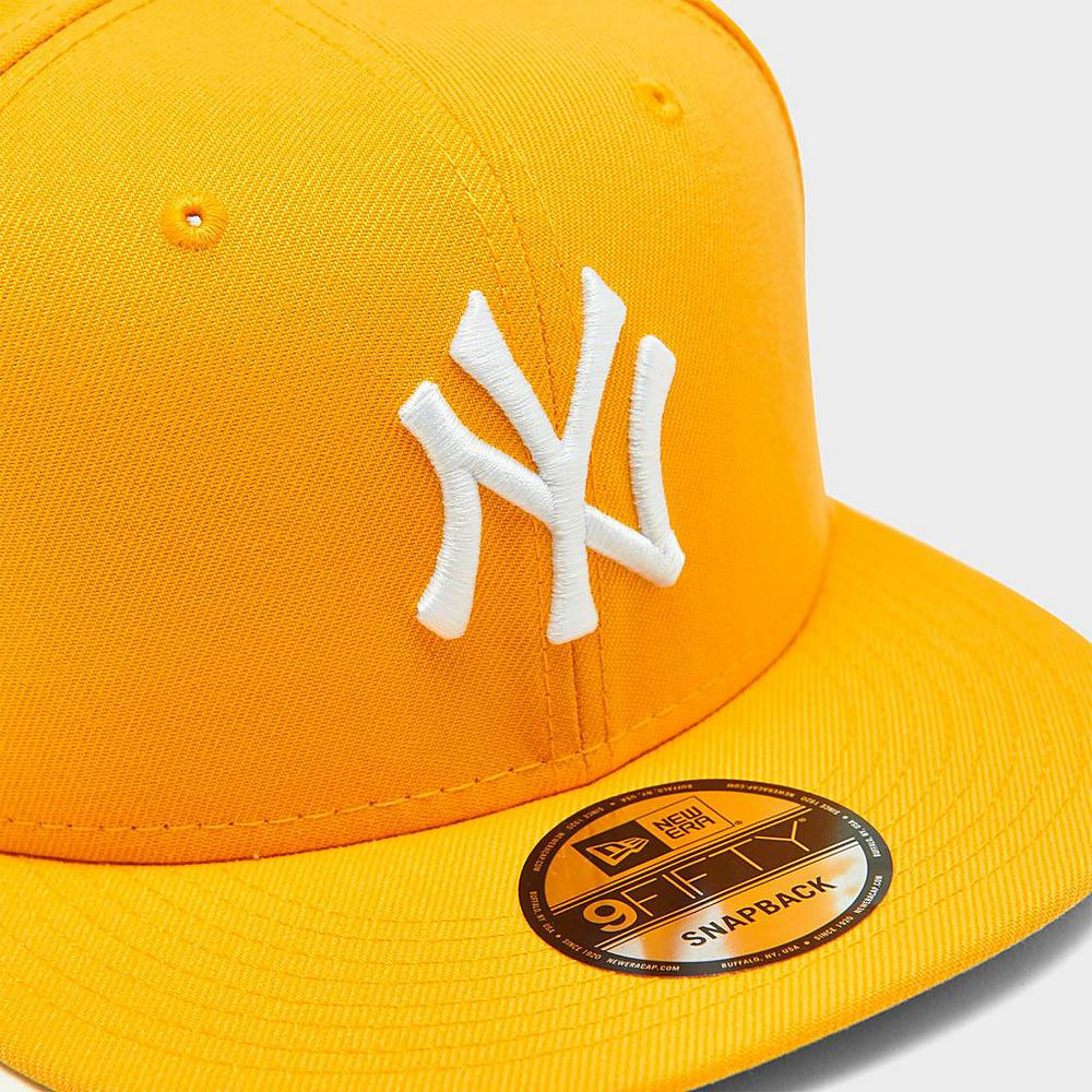 new-york-yankees-snapback-hat-university-gold-sneaker-match-1