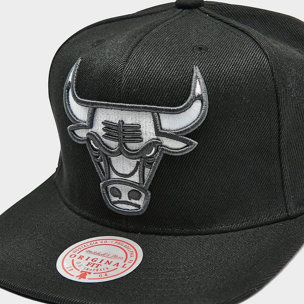 chicago-bulls-black-white-grey-snapback-hat-mitchell-ness-1