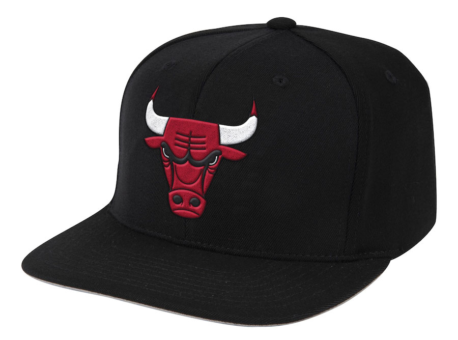 chicago-bulls-mitchell-ness-redline-snapback-hat-1