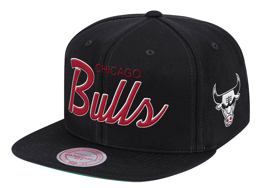 chicago-bulls-mitchell-ness-script-snapback-cap-1