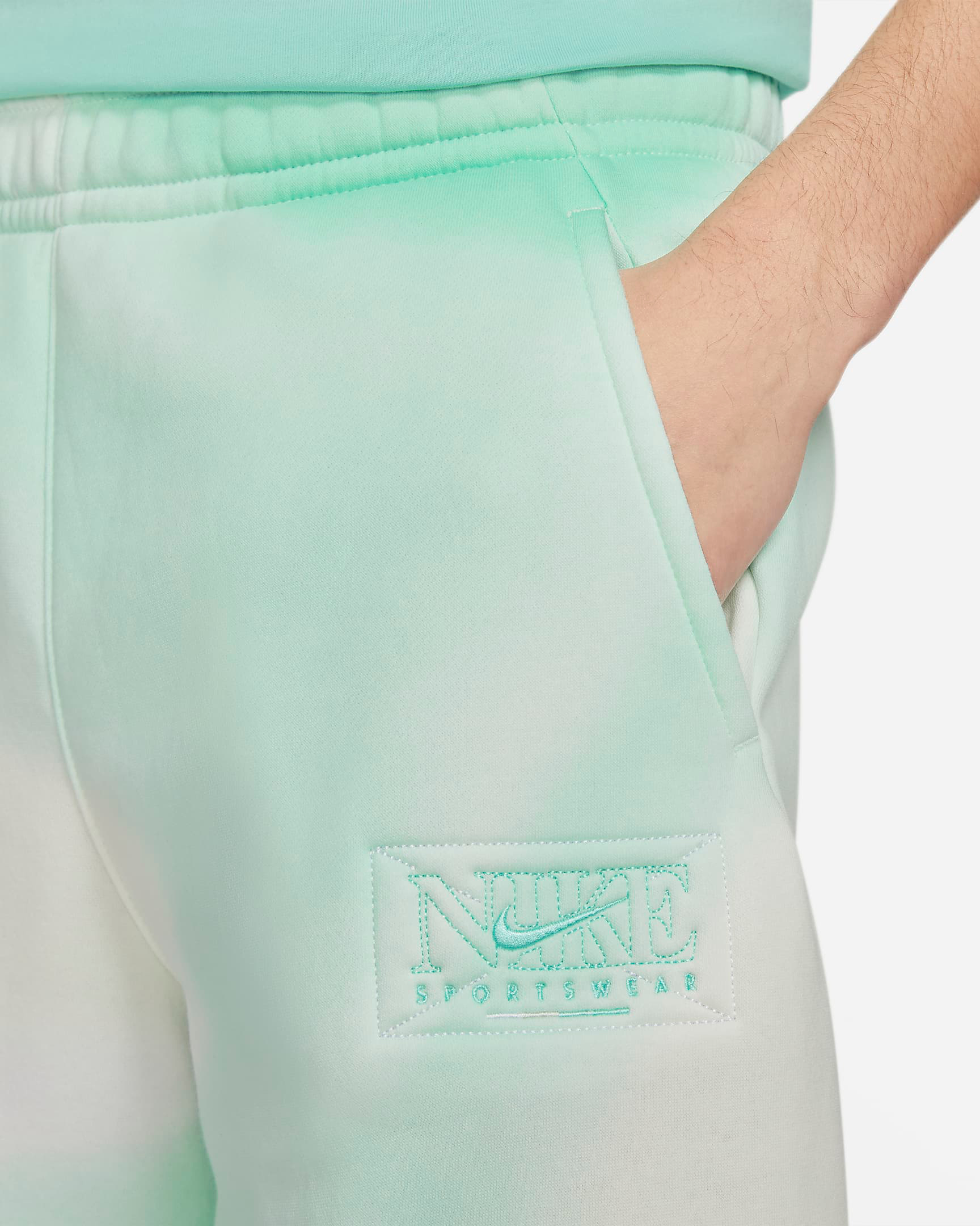 nike-sportswear-club-fleece-tropical-twist-printed-shorts-2
