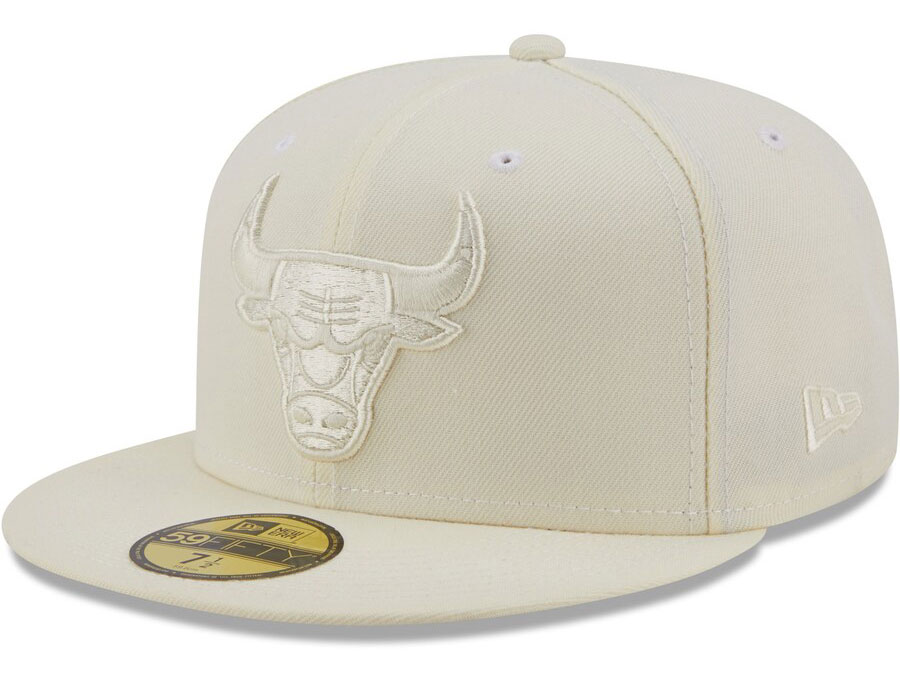 yeezy-450-cloud-white-bulls-hat