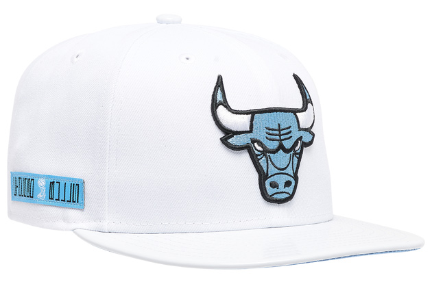 air-jordan-11-low-legend-blue-bulls-hat-3