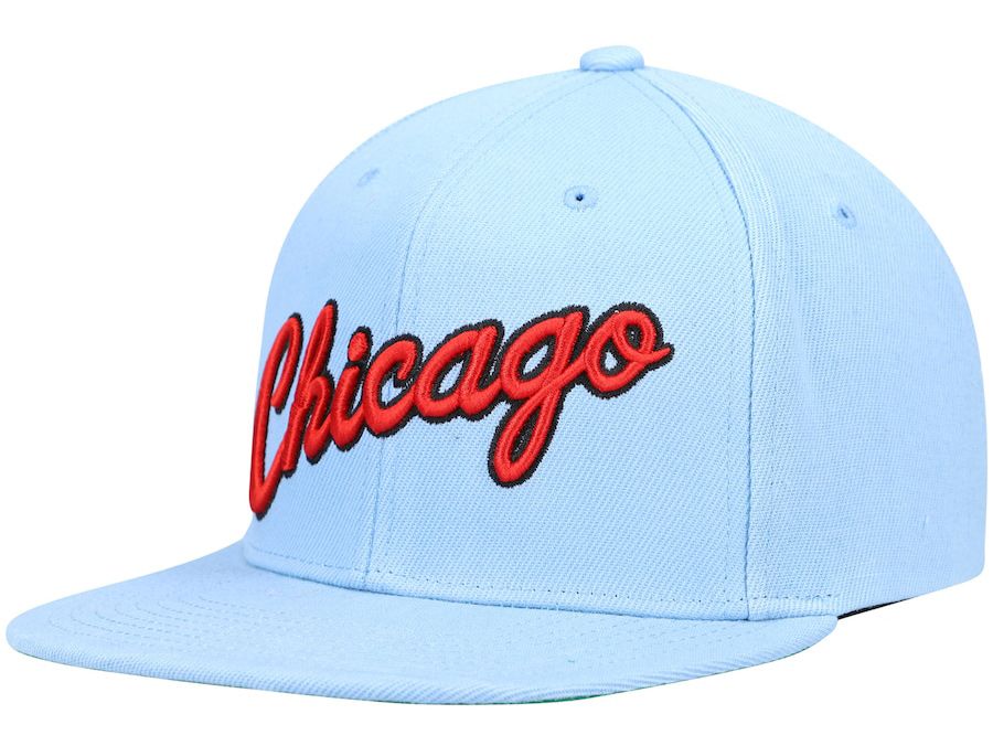 chicago-bulls-hat-university-blue-red-mitchell-ness-1