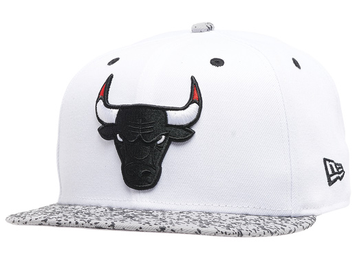 air-jordan-4-white-oreo-bulls-hat-1