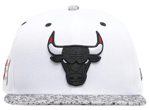air-jordan-4-white-oreo-bulls-hat-2