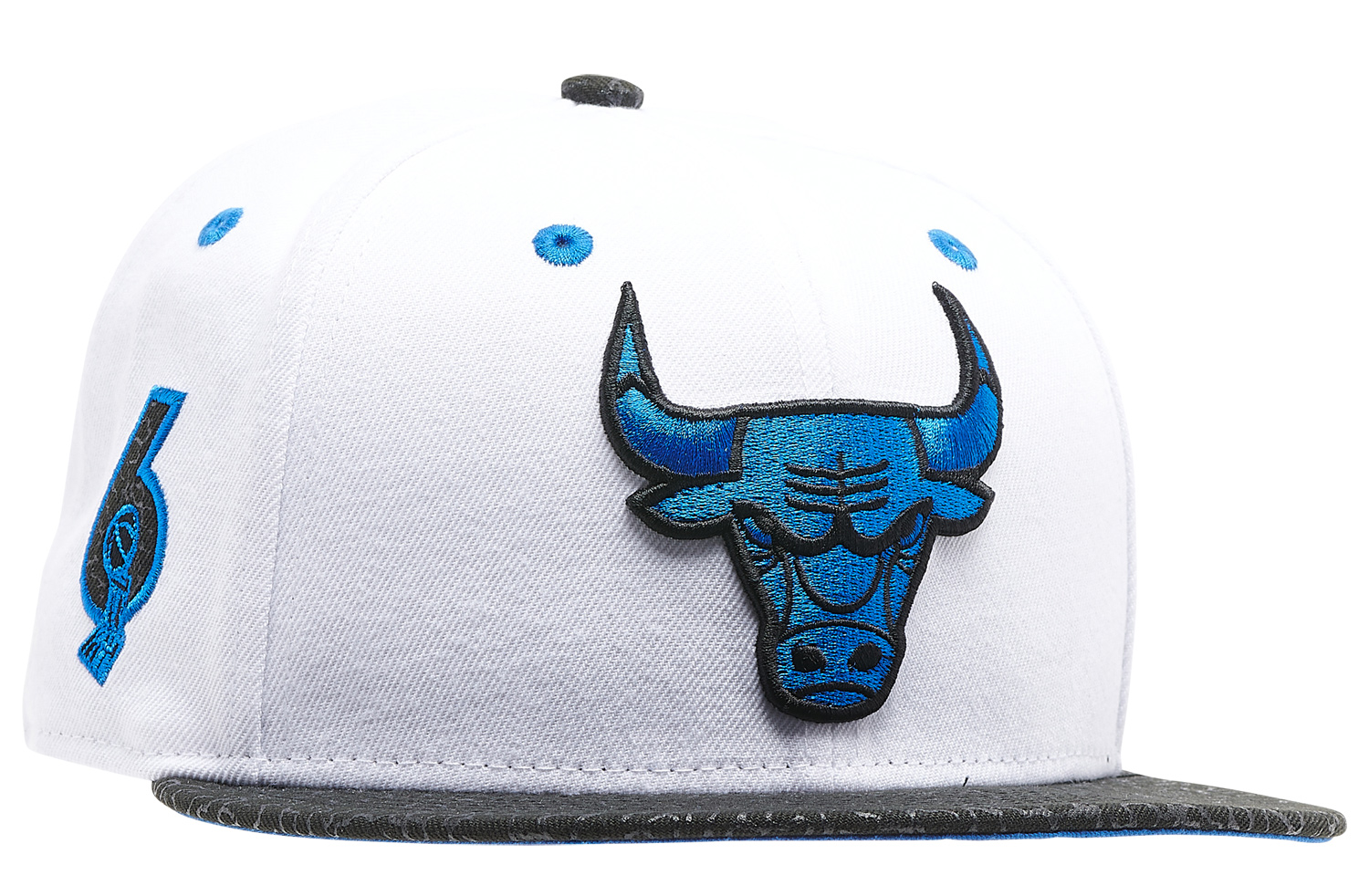 air-jordan-3-racer-blue-bulls-hat-3