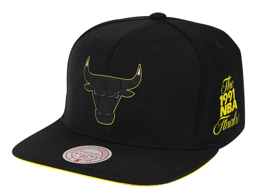 jordan-4-lightning-chicago-bulls-snapback-hat-yellow-black-1