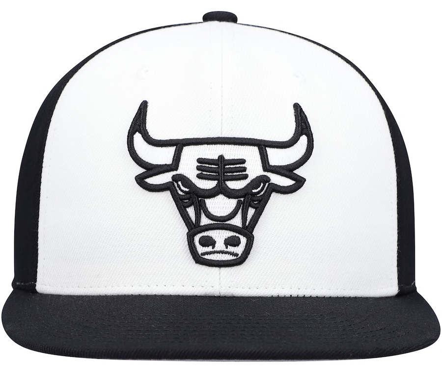jordan-5-oreo-chicago-bulls-black-white-snapback-cap-mitchell-ness-2