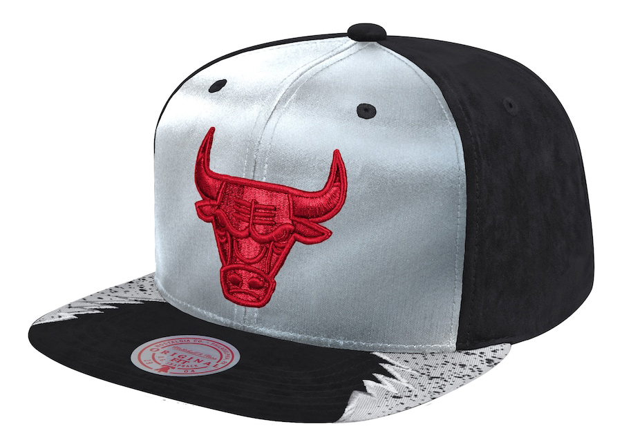 mitchell-ness-chicago-bulls-jordan-5-hat-black-metallic-1