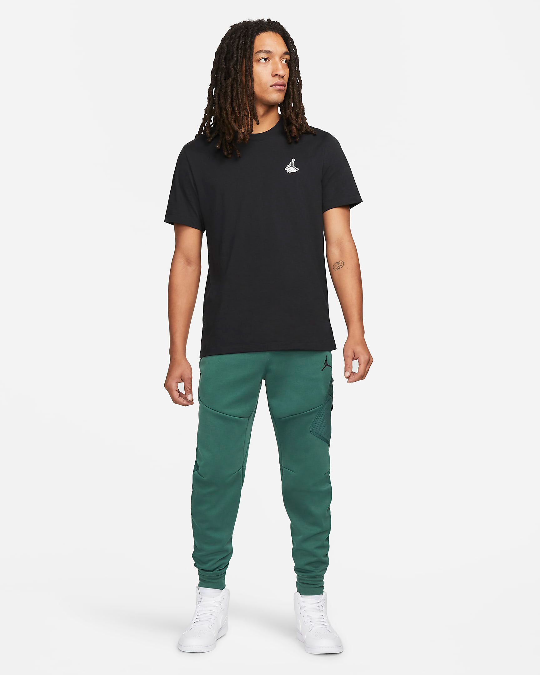 jordan-black-noble-green-bordeaux-essentials-t-shirt-pants-outfit