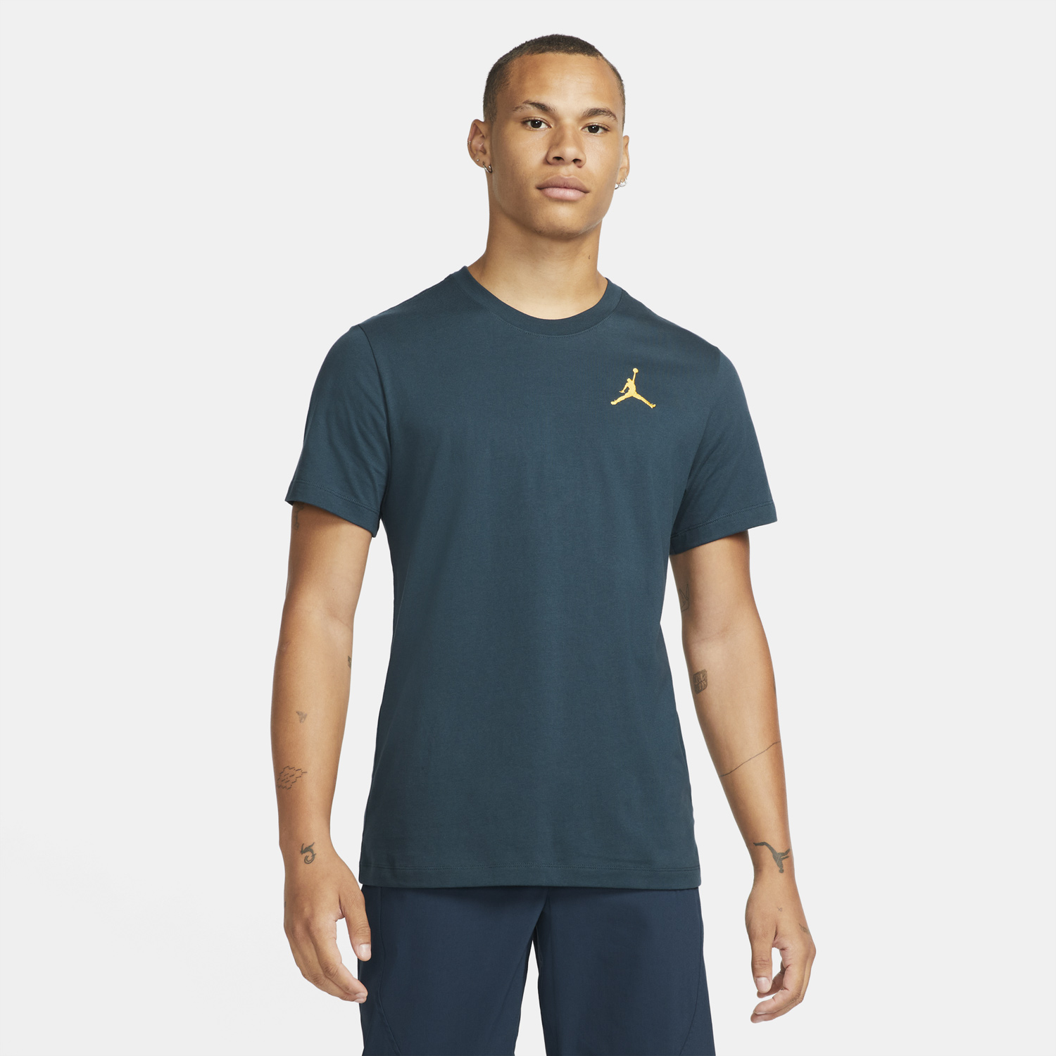 jordan-jumpman-embroidered-shirt-armory-navy-pollen-1