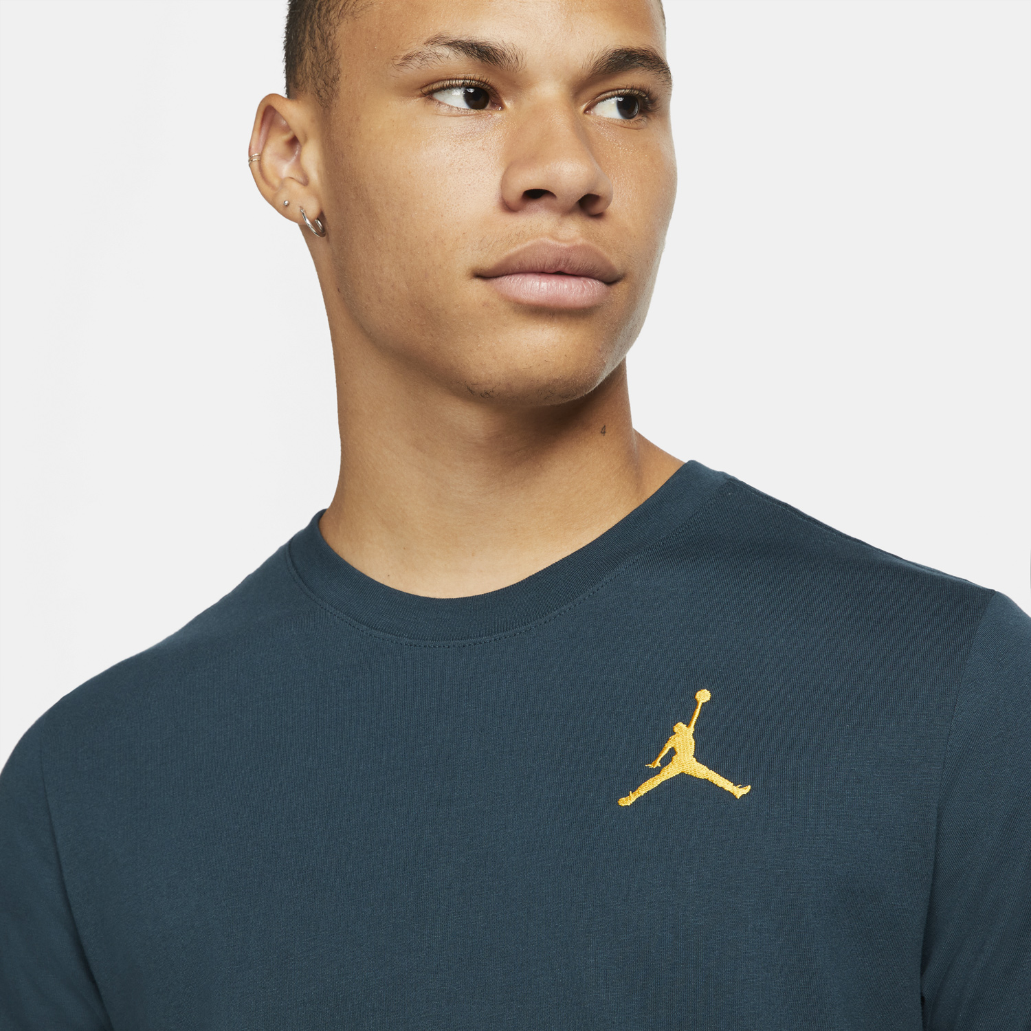 jordan-jumpman-embroidered-shirt-armory-navy-pollen-2