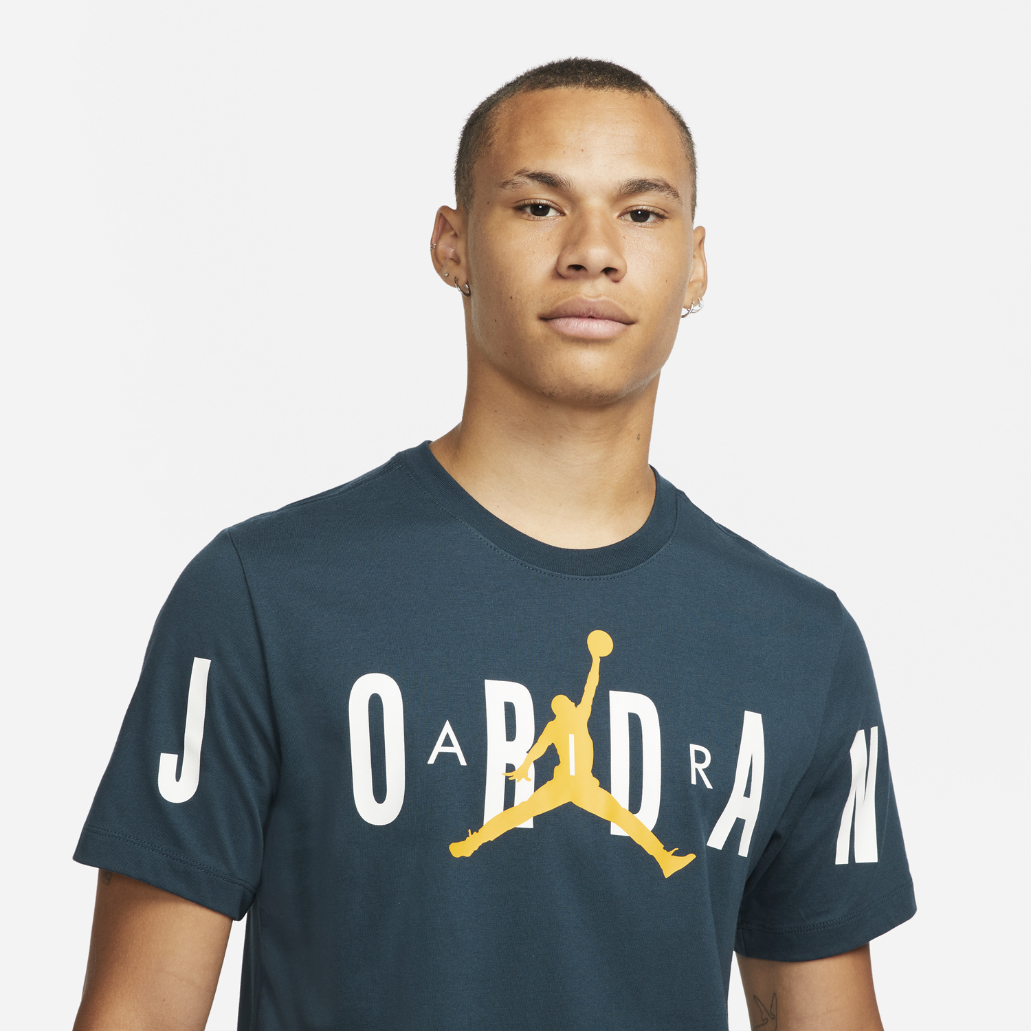 jordan-jumpman-stretch-shirt-armory-navy-pollen-2