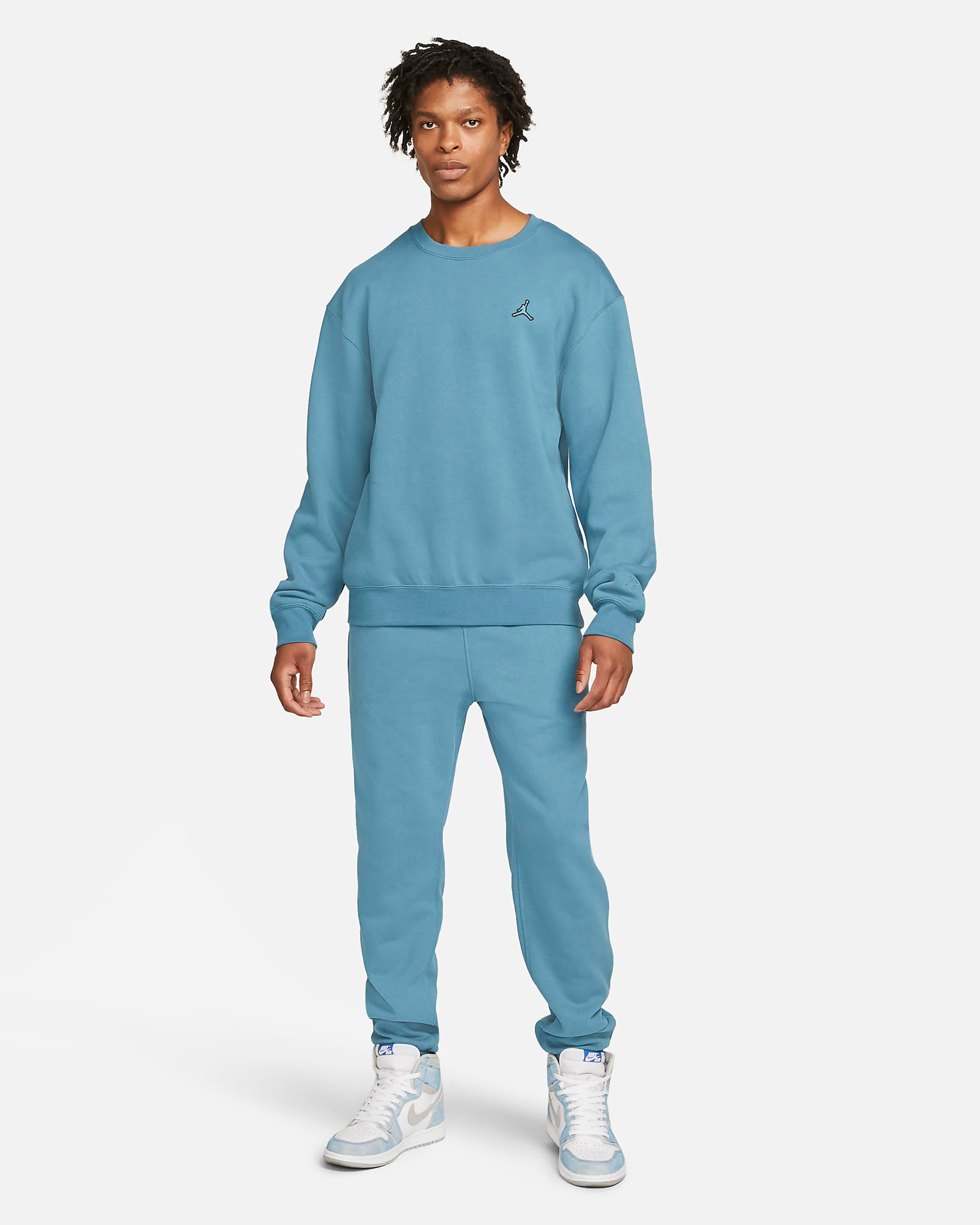 jordan-rift-blue-sweatshirt-pants-outfit