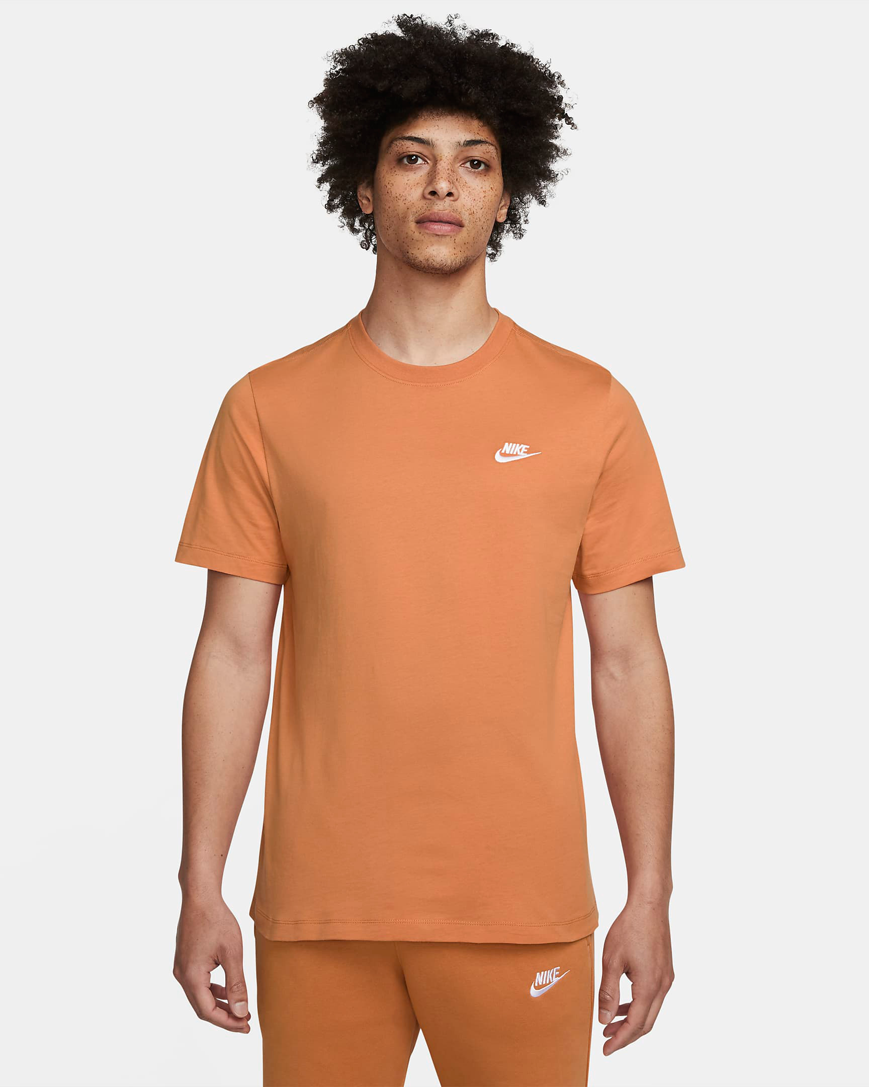 nike-sportswear-club-t-shirt-hot-curry-orange