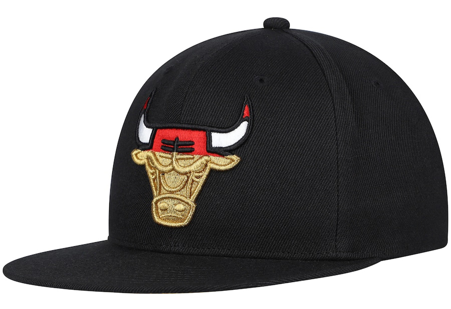 chicago-bulls-mitchell-ness-gold-dip-down-snapback-hat-1