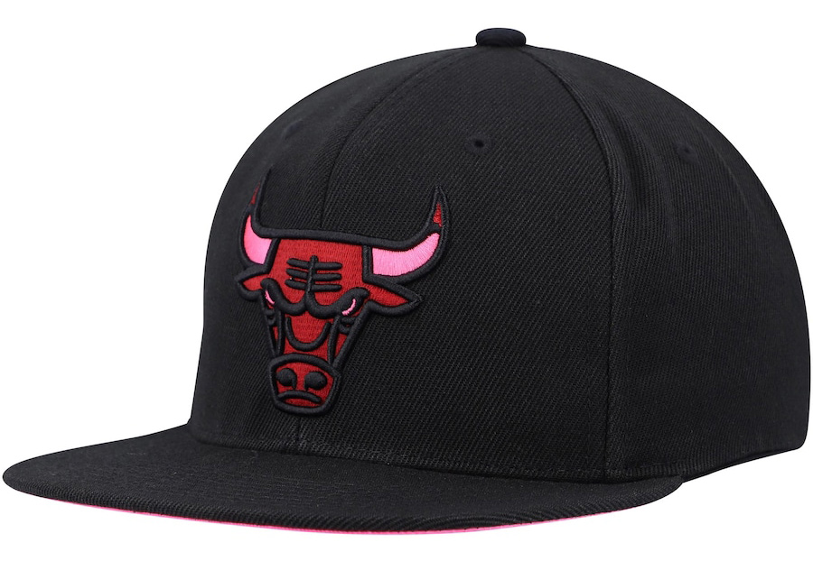 jordan-14-low-shocking-pink-bulls-hat-1