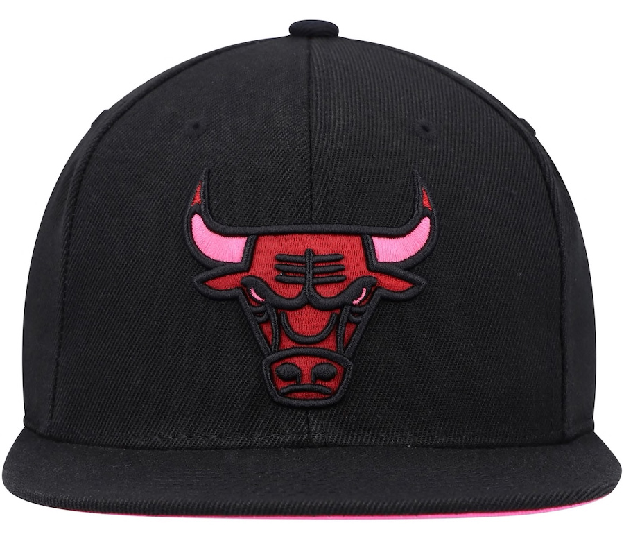 jordan-14-low-shocking-pink-bulls-hat-2