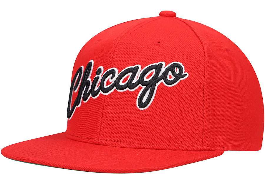 chicago-bulls-mitchell-and-ness-xl-wordmark-red-snapback-hat-1