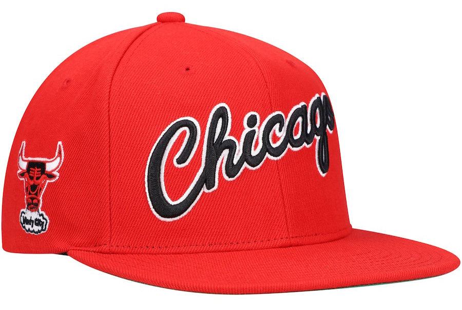 chicago-bulls-mitchell-and-ness-xl-wordmark-red-snapback-hat-2