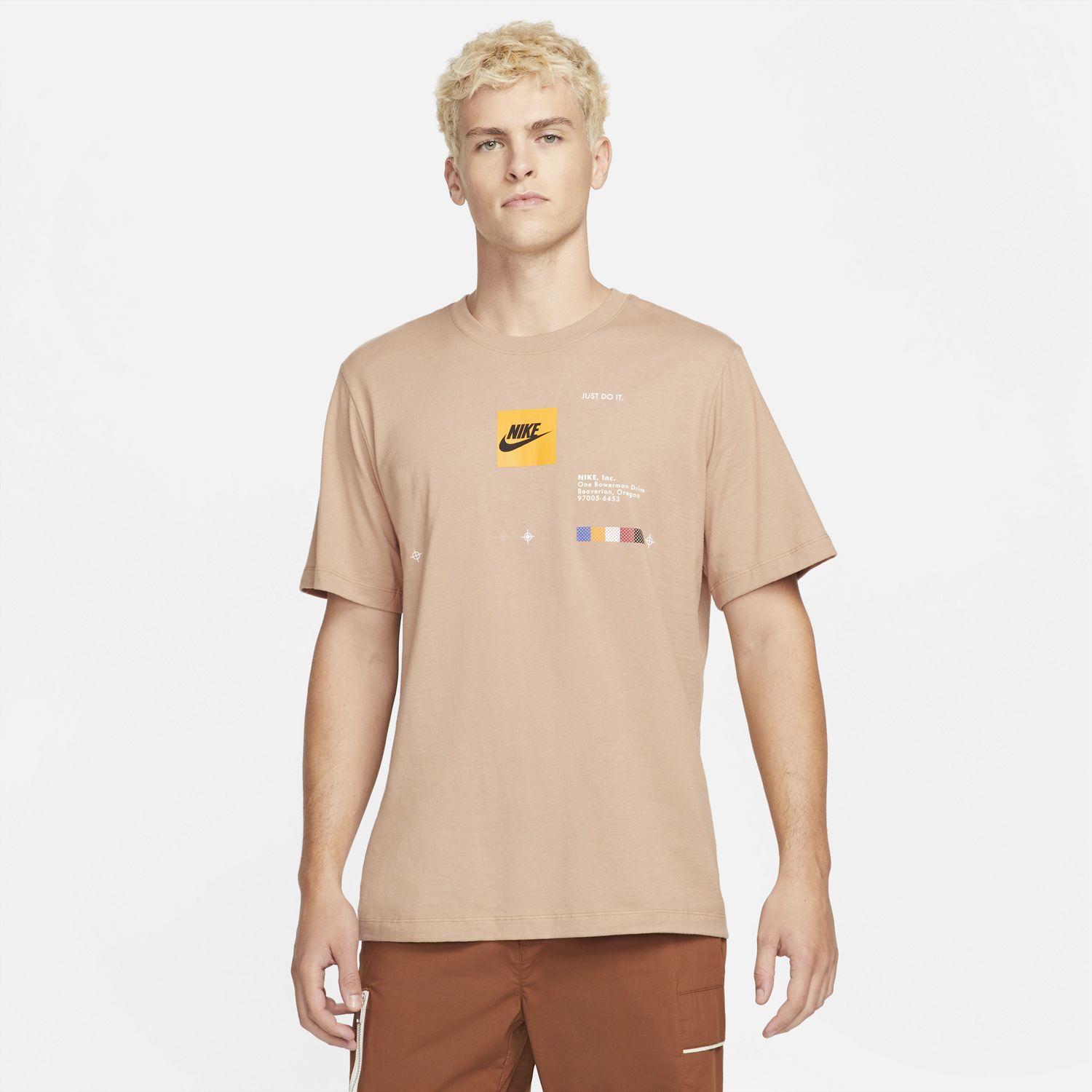 nike-alter-and-reveal-t-shirt-hemp-brown-1