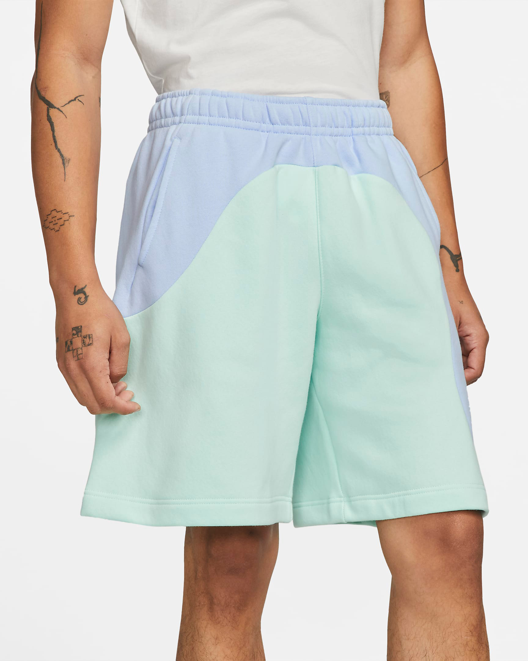 nike-sportswear-color-clash-fleece-shorts-light-marine-mint-foam-2