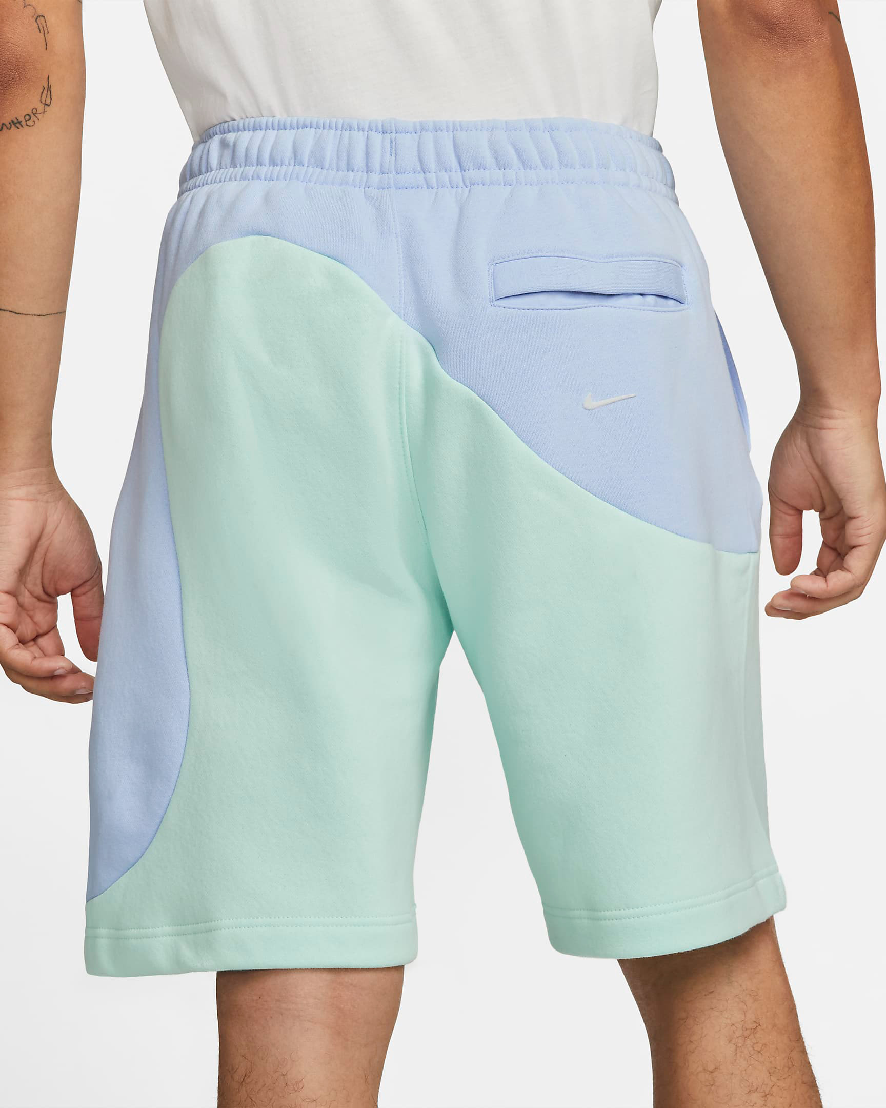 nike-sportswear-color-clash-fleece-shorts-light-marine-mint-foam-3